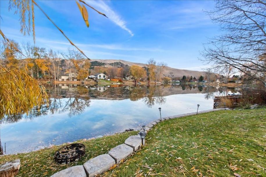 Entire home in Lolo, Montana 6 guests3 bedrooms3 beds2.5 baths-2
