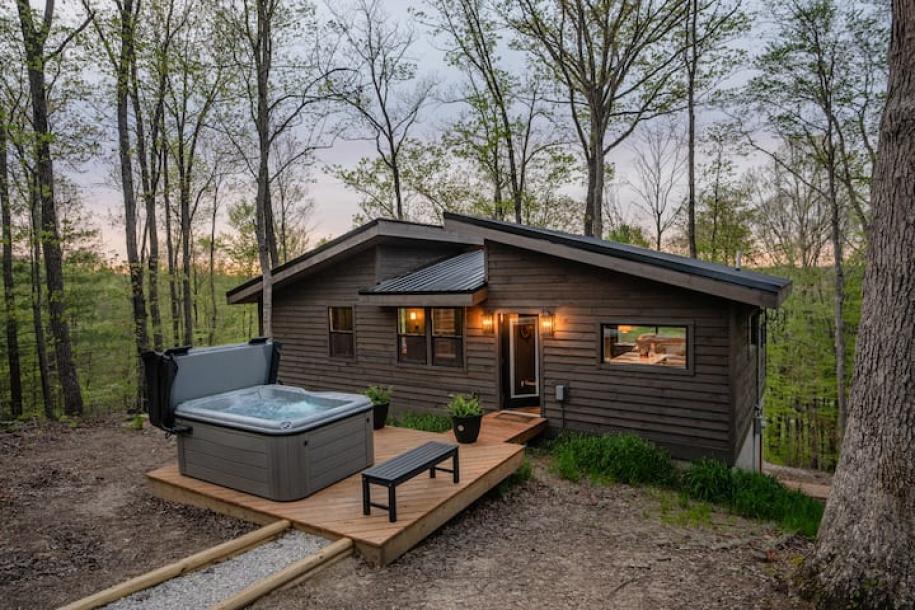Entire cabin in Slade, Kentucky 2 guests1 bedroom1 bed1 bath-0