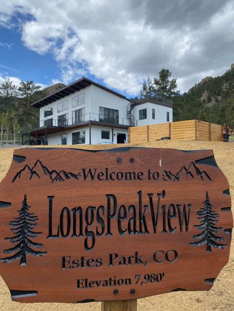 Entire townhouse in Estes Park, Colorado 6 guests2 bedrooms4 beds2 baths-0