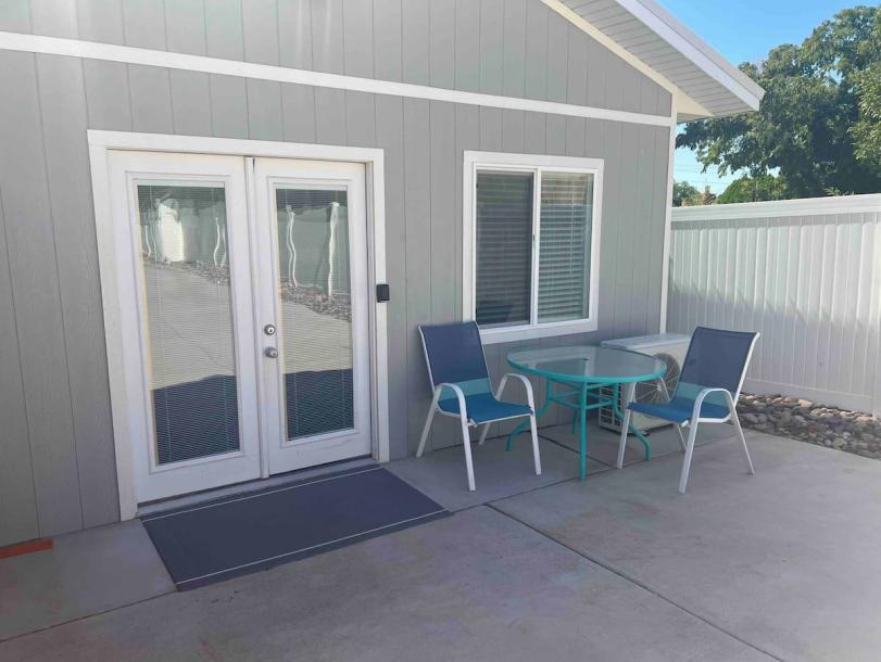 Entire guesthouse in Hurricane, Utah 2 guests1 bedroom2 beds1 bath-0