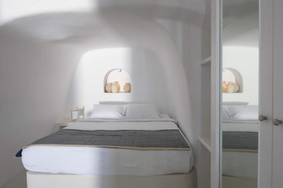 Cave in Thira, Greece 4 guests2 bedrooms3 beds2 baths-7