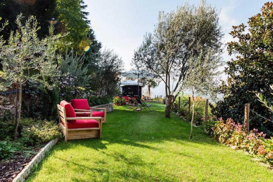Entire rental unit in Blevio, Italy 2 guests1 bedroom1 bed1 bath-6