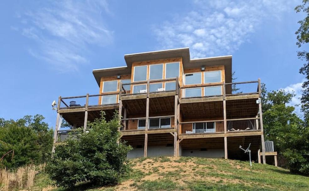 Entire cabin in Sevierville, Tennessee 8 guests3 bedrooms3 beds3.5 baths-8