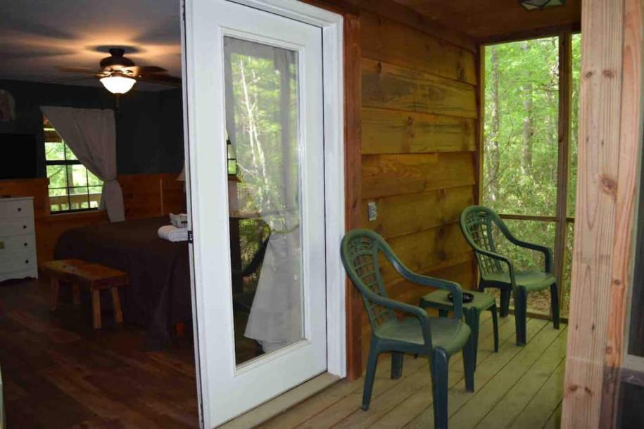 Entire cabin in Tellico Plains, Tennessee 4 guests2 bedrooms2 beds1 bath-7