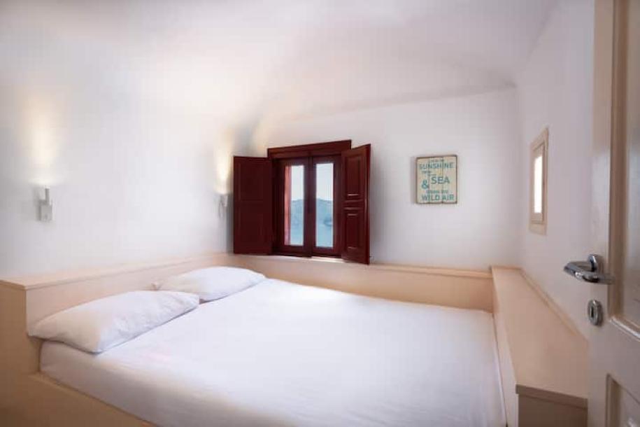 Cycladic home in Oia, Greece 5 guests2 bedrooms2 baths-10