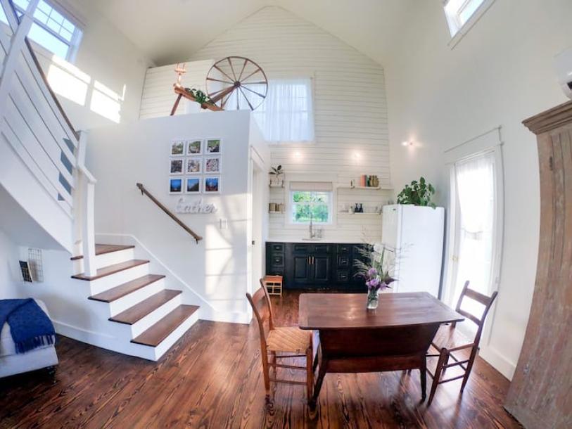 Entire cottage in Timberville, Virginia 2 guests1 bedroom1 bed1 bath-12