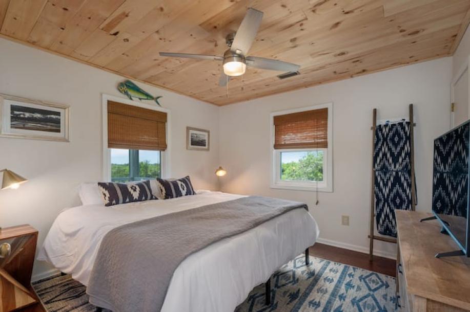 Entire home in Nags Head, North Carolina 8 guests3 bedrooms6 beds2 baths-6