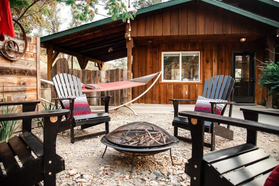 Romantic Cabin: River, Hot Tub, View, Spa Bathroom Entire cabin in Mariposa, California 4 guests1 bedroom2 beds1 bath-4