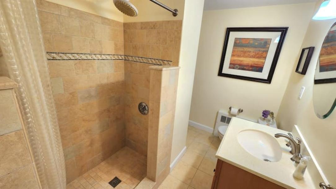 Entire guest suite in Winchester, Massachusetts 2 guests1 bedroom1 bed1 bath-6