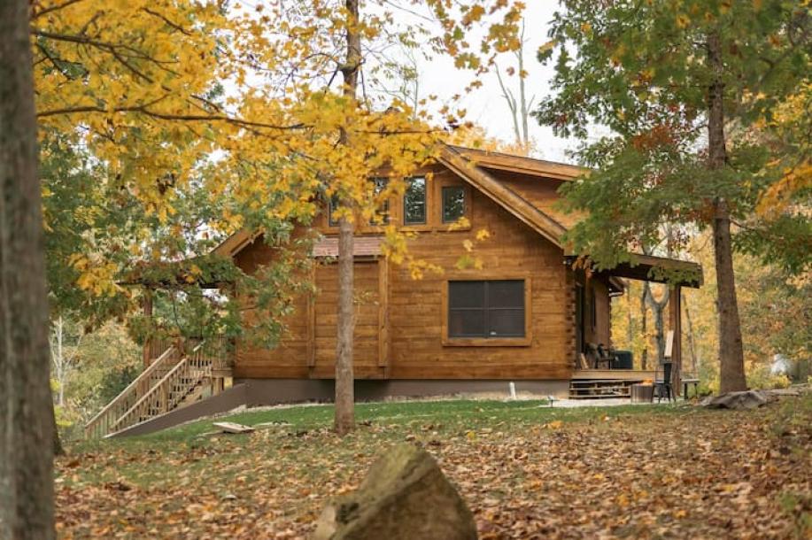 Entire cabin in Madison, Indiana 4 guests2 bedrooms2 beds2 baths-4