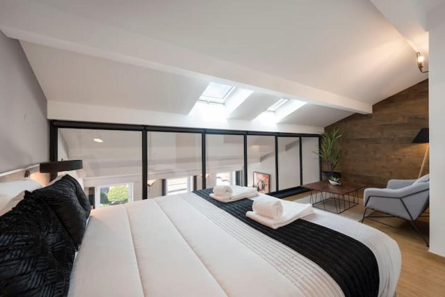 Entire rental unit in Porto, Portugal 4 guests1 bedroom2 beds2 baths-7