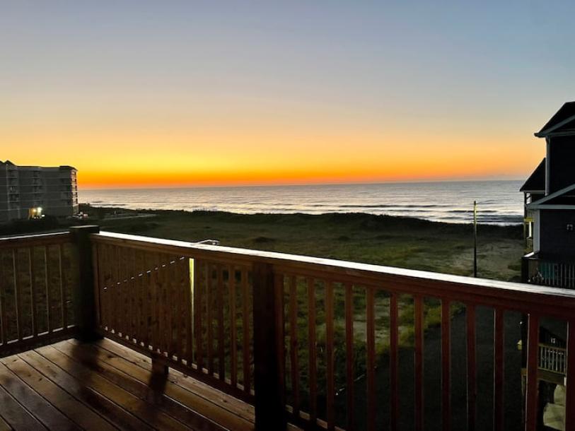 Entire home in North Topsail Beach, North Carolina 15 guests4 bedrooms11 beds4 baths-1