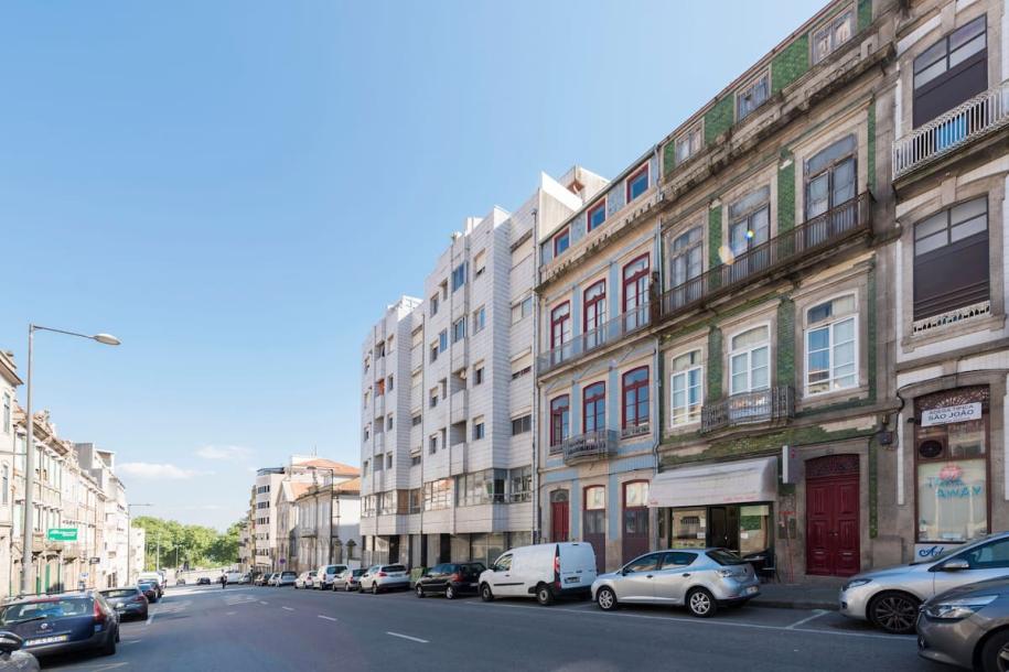 Entire rental unit in Porto, Portugal 4 guests1 bedroom2 beds2 baths-0