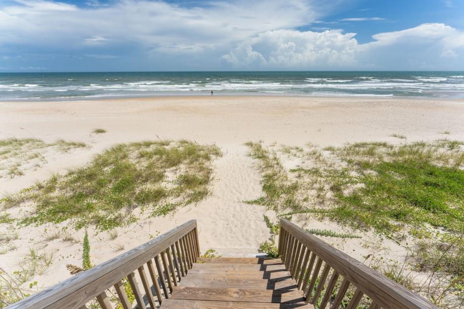 Entire townhouse in North Topsail Beach, North Carolina 10 guests4 bedrooms5 beds2.5 baths-1