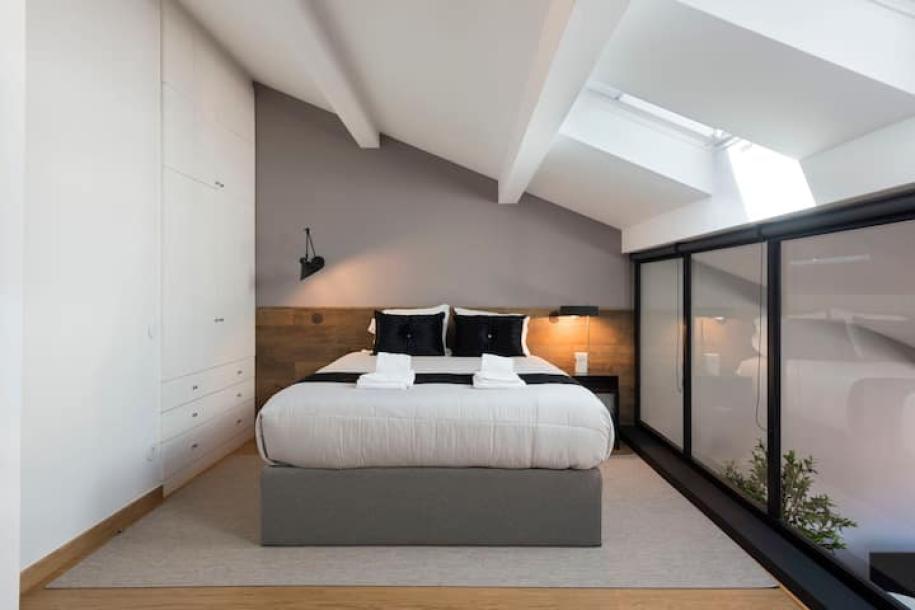 Entire rental unit in Porto, Portugal 4 guests1 bedroom2 beds2 baths-9