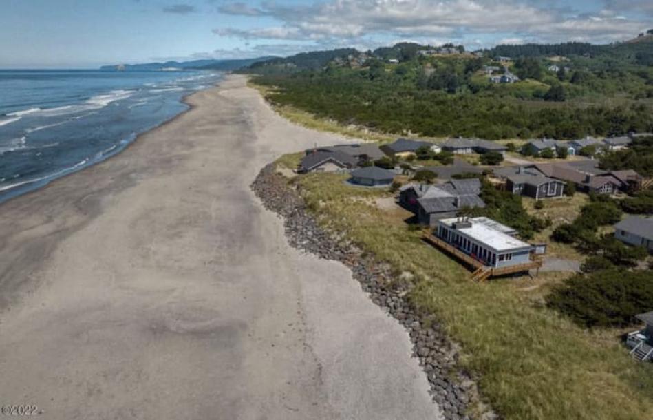 Entire vacation home in Neskowin, Oregon 10 guests4 bedrooms7 beds2 baths-19