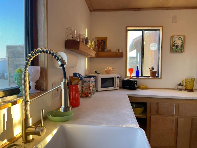 Entire home in Twentynine Palms, California 4 guests1 bedroom1 bed1 bath-12