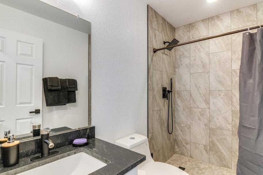 Entire townhouse in Page, Arizona 6 guests2 bedrooms3 beds2.5 baths-3
