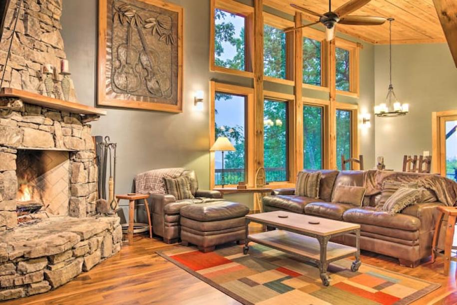 Entire cabin in Brevard, North Carolina 4 guests2 bedrooms3 beds1 bath-16