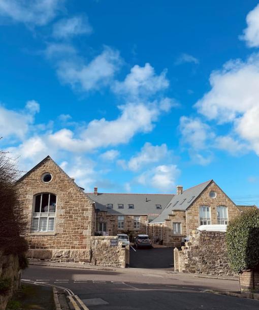 Entire townhouse in Cornwall, United Kingdom 4 guests2 bedrooms3 beds1.5 baths-0