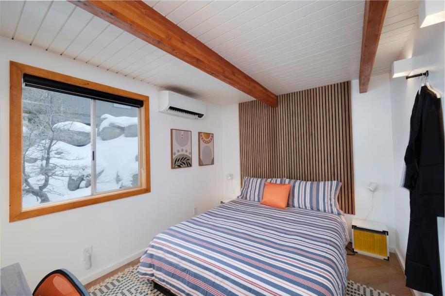 Entire cabin in Arrowbear Lake, California 5 guests2 bedrooms2 beds1 bath-5
