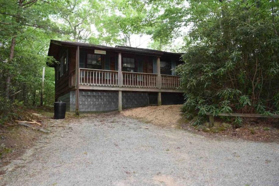 Entire cabin in Tellico Plains, Tennessee 4 guests2 bedrooms2 beds1 bath-16