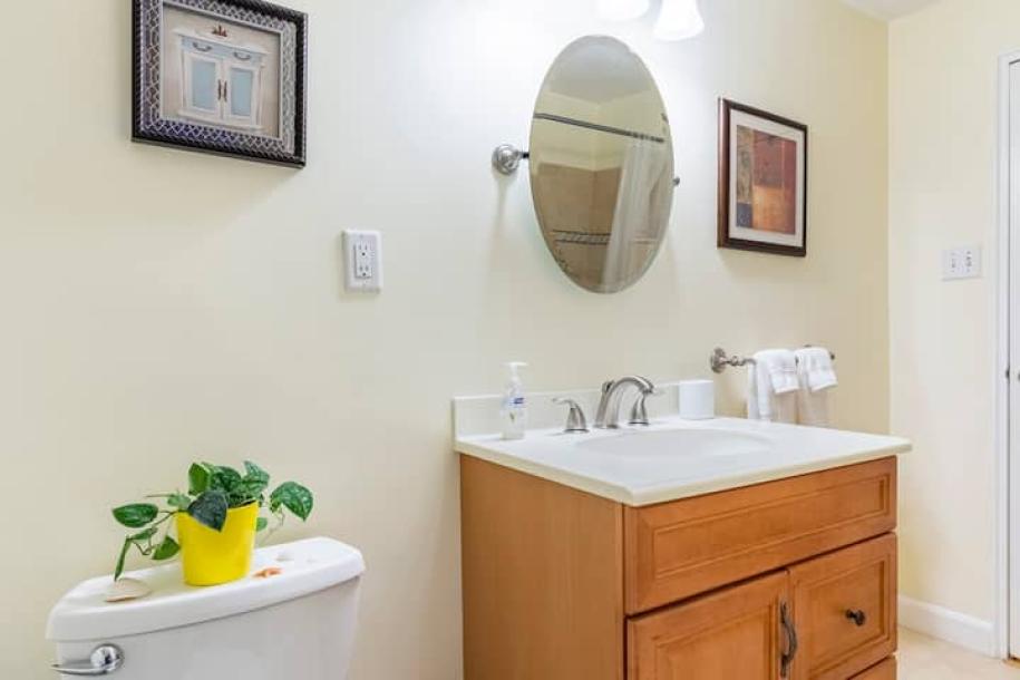 Entire guest suite in Winchester, Massachusetts 2 guests1 bedroom1 bed1 bath-5