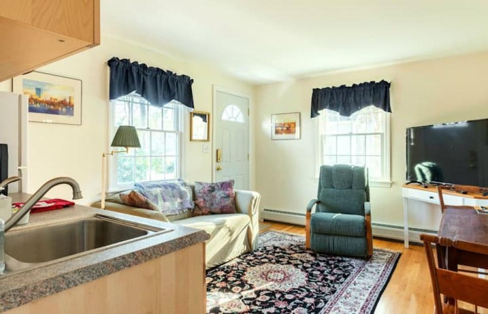 Entire guest suite in Winchester, Massachusetts 2 guests1 bedroom1 bed1 bath-2