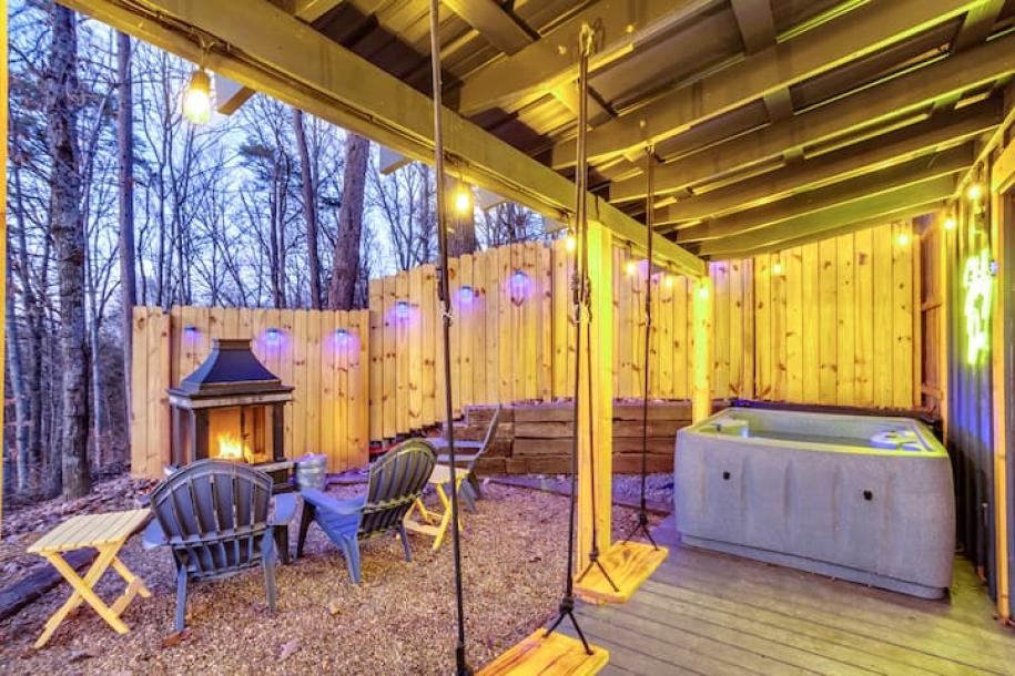 Tiny home in Pigeon Forge, Tennessee 3 guests1 bedroom2 beds1.5 baths-2
