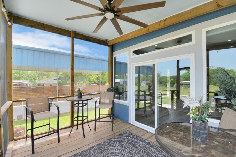 Entire home in San Leon, Texas 4 guests1 bedroom2 beds1 bath-2