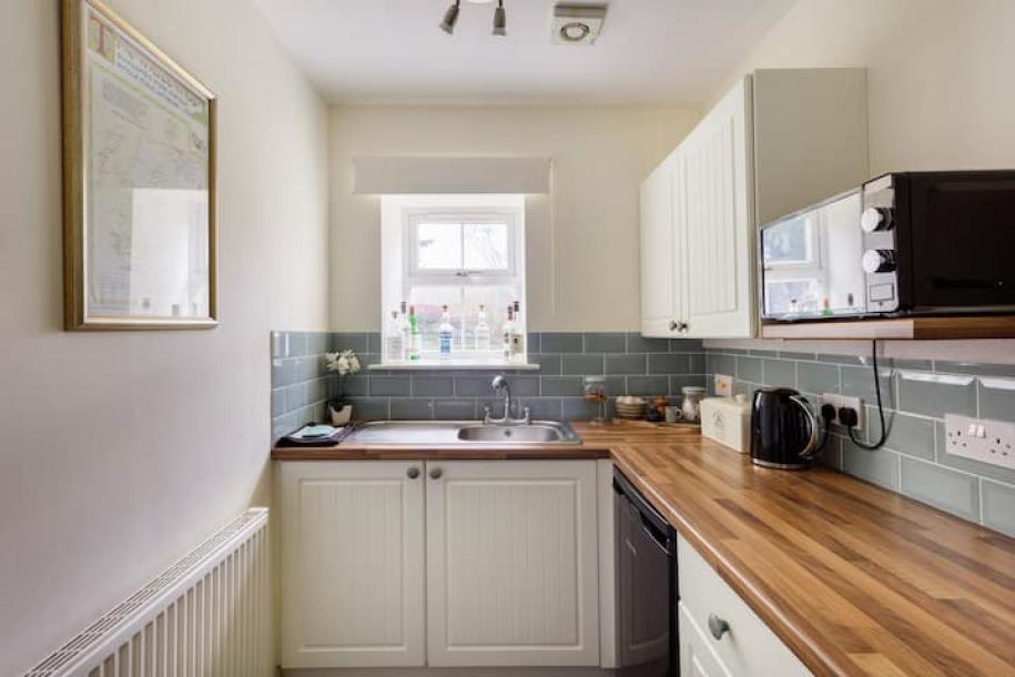 Entire cottage in Aberlour, United Kingdom 2 guests1 bedroom1 bed1 bath-11