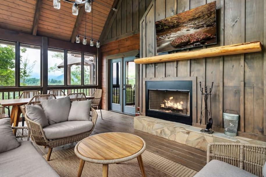 Entire cabin in Sevierville, Tennessee 8 guests3 bedrooms3 beds2.5 baths-10