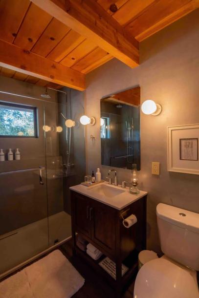 Entire chalet in Idyllwild-Pine Cove, California 4 guests2 bedrooms2 beds1 bath-3