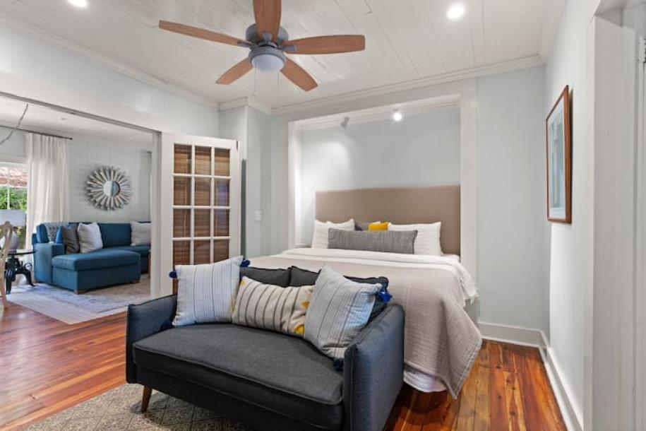 SSI Beach House + Private Pool & Hot Tub w/Bikes!-8