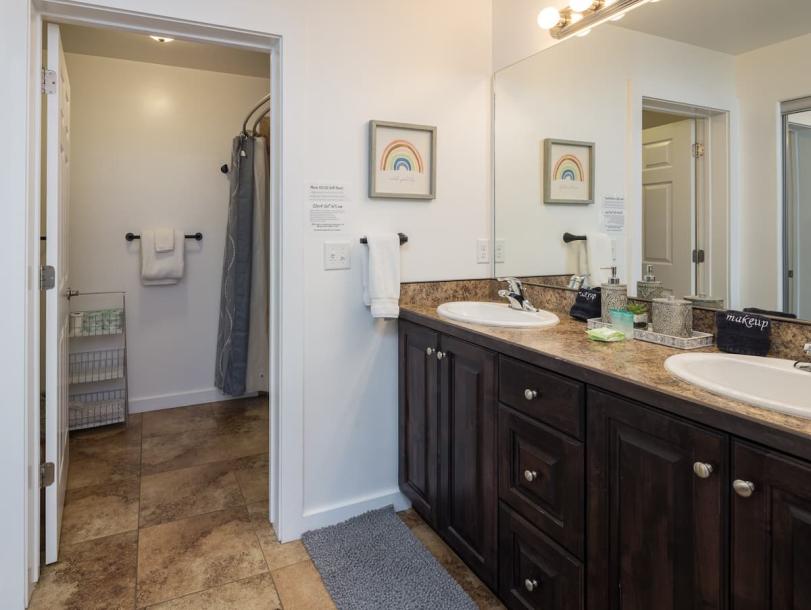 Entire townhouse in Moab, Utah 8 guests3 bedrooms4 beds2.5 baths-7