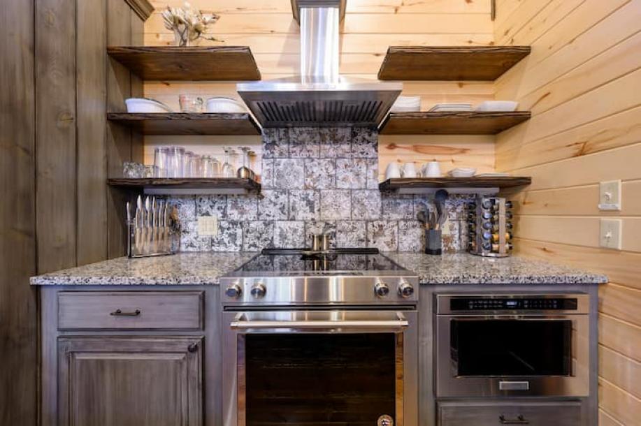 Entire cabin in Broken Bow, Oklahoma 2 guests1 bedroom1 bed1 bath-8