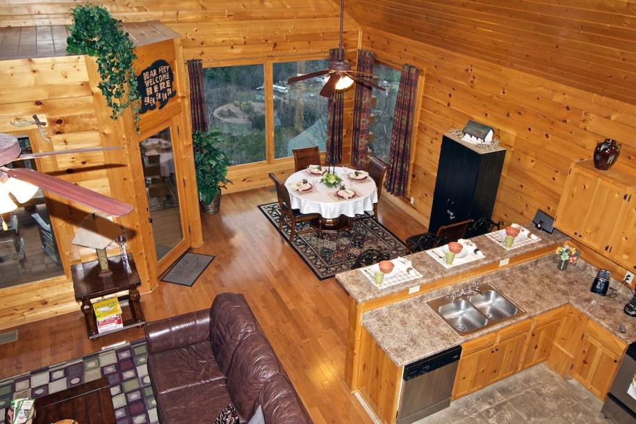 Entire cabin in Sevierville, Tennessee 5 guests2 bedrooms2 beds2 baths-9