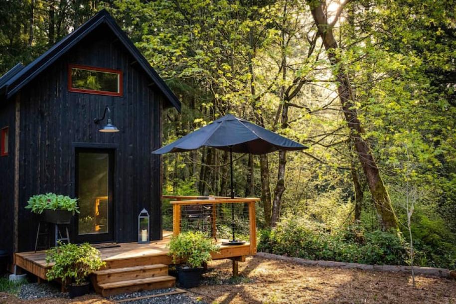 Entire cabin in Vashon, Washington 2 guests1 bedroom1 bed1 bath-6