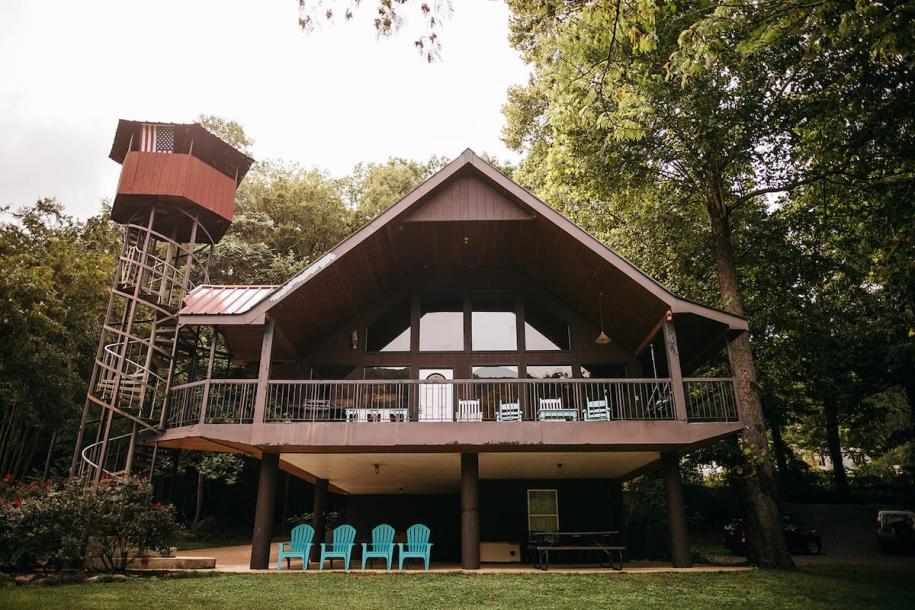Entire home in Chattanooga, Tennessee 8 guests2 bedrooms5 beds1 bath-0