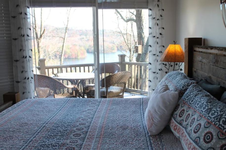 Treehouse in Jasper, Georgia 3 guests1 bedroom1 bed1 bath-15