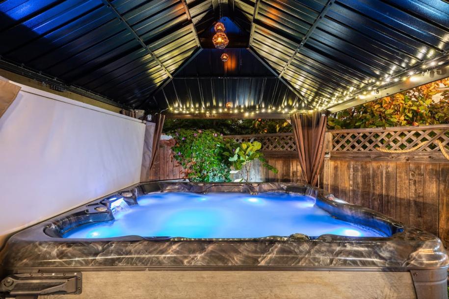Casa Alhambra near DTLA w/Jacuzzi & King Beds-6