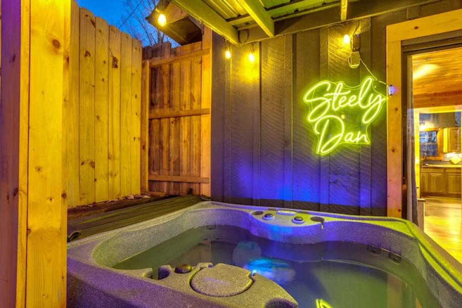 Tiny home in Pigeon Forge, Tennessee 3 guests1 bedroom2 beds1.5 baths-0