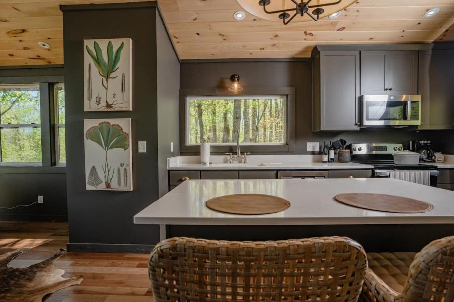 Entire cabin in Slade, Kentucky 2 guests1 bedroom1 bed1 bath-4