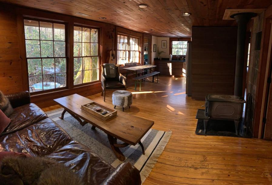 Entire cabin in Candler, North Carolina 4 guests2 bedrooms2 beds1 bath-15