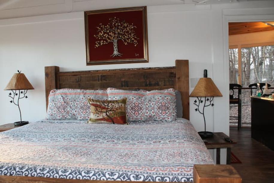 Treehouse in Jasper, Georgia 3 guests1 bedroom1 bed1 bath-12