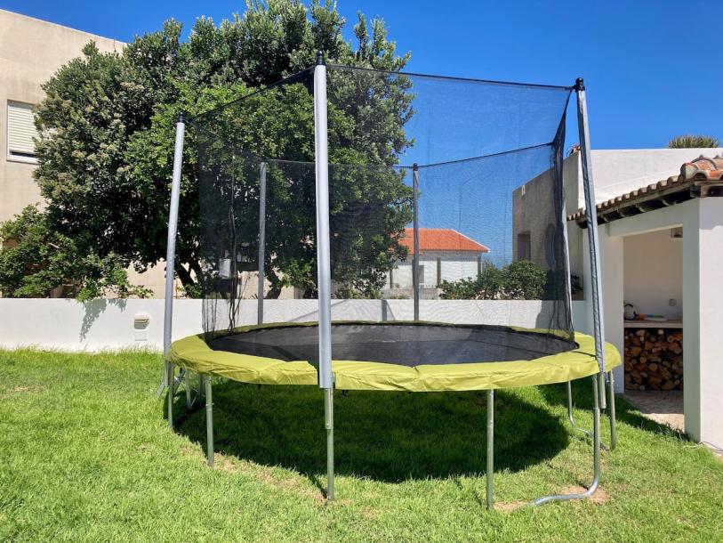 Entire home in Colares, Portugal 6 guests3 bedrooms4 beds1.5 baths-5
