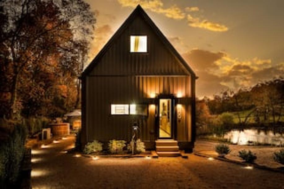 Lakeside | Hot/Cold Tub, Fireplaces, EV Charger-19