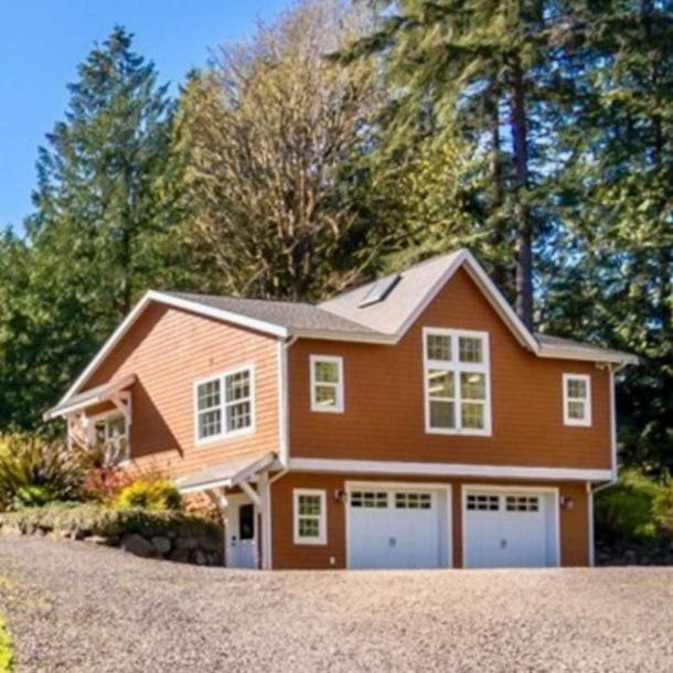 Entire cottage in Bainbridge Island, Washington 4 guests1 bedroom3 beds1 bath-0