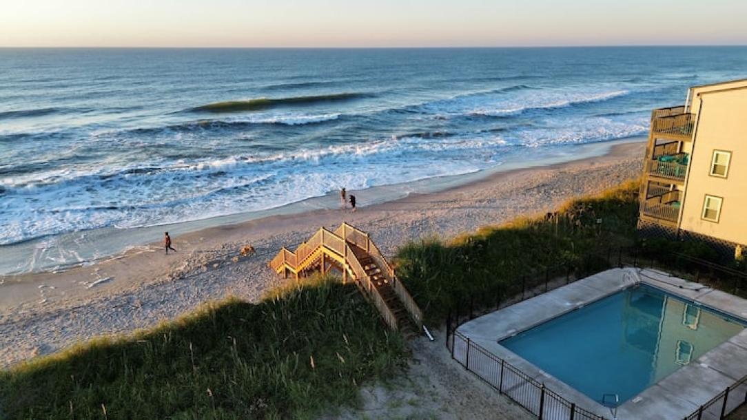 Entire home in North Topsail Beach, North Carolina 15 guests4 bedrooms11 beds4 baths-16