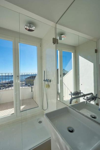 Entire loft in Lisboa, Portugal 2 guests1 bedroom1 bed2 baths-9